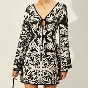 Commense Black White Ivory Floral Tie Front Bell Sleeve Mini Dress Medium NWT